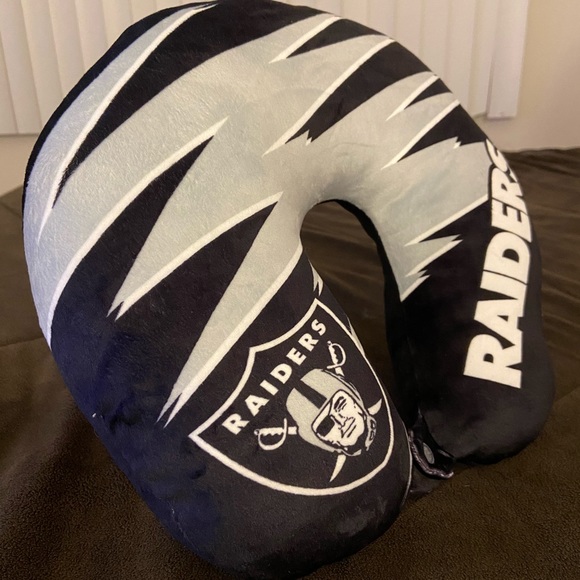 Raiders neck pillow - Picture 3 of 3
